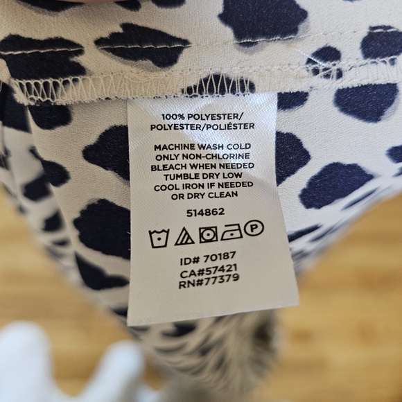 Ann Taylor Size XS Animal Print Blouse Relaxed Fit Chiffon Black and White - Picture 6 of 6